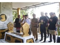 Bupati Lampung Selatan Ziarah dan Tabur Bunga Peringati Hari Pahlawan Nasional Raden Intan II ke-167